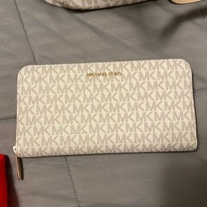 Mk xtra large wallet